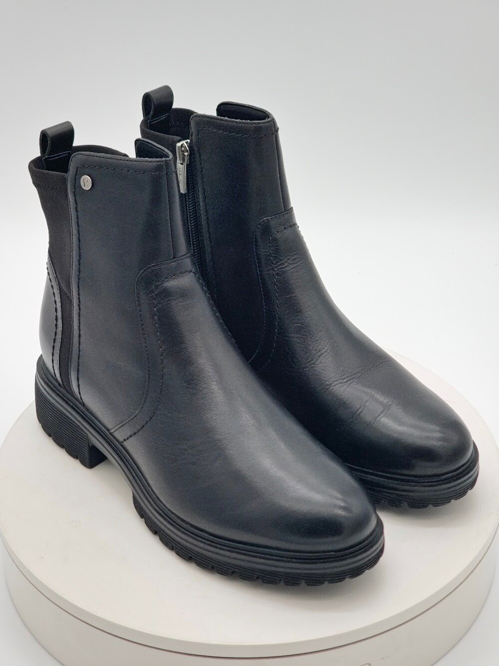 Rockport Women's Isalina Waterproof Lug-Sole Chelsea Ankle Boots Size 8.5